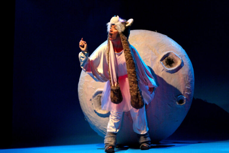 AL LADO DE LA LUNA de bricAbrac Teatro