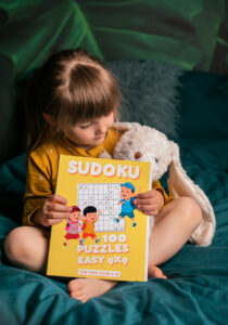 Sudoku para niños 9x9 6-12 años: Libro de actividades de 100 rompecabezas de sudoku fácil 9x9 para niños de 6 a 12 años con soluciones la memoria y la lógica, Divertido libro educativo para niños.