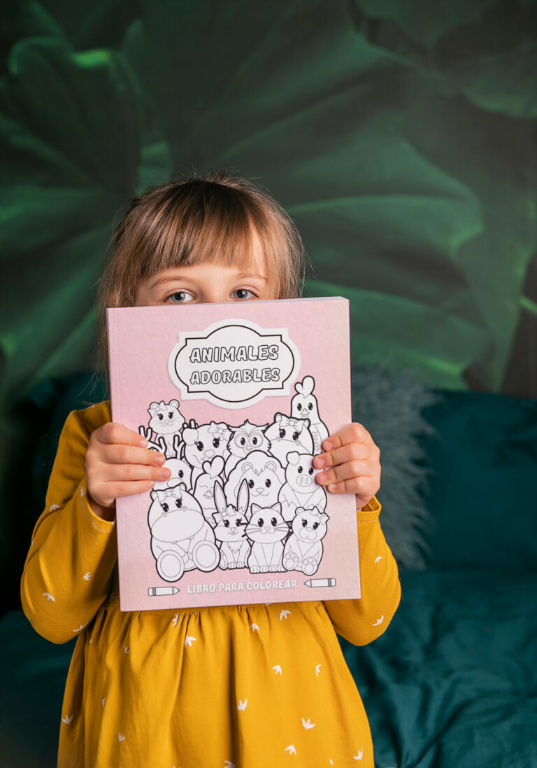 Animales Adorables: Un libro para colorear de animales - Libro para colorear y dibujar Animales Adorables: Para edades de 3 a 8 años : Diviértete con adorables animales para colorear y dibujar: Gran libro de actividades para niños pequeños y niños (Libros para colorear y dibujar) Este libro para colorear de animales lindos para niños: animales lindos tiene más de 22 páginas para colorear de animales lindos para colorear y disfrutar. Este libro para colorear incorpora una variedad de diseños detallados y crea horas de diversión para colorear para los entusiastas del color mayores. Con una variedad de ilustraciones listas para colorear, este libro para colorear para niños mayores seguramente satisfará a cualquiera que ame colorear. LIBRO PARA COLOREAR DE ANIMALES PARA NIÑOS: Los animales adorables entretendrán incluso a los coloristas más hábiles. Hemos creado este libro para colorear de animales lindos para niños: Animales lindos con una variedad de páginas para colorear para entusiastas del color mayores. Con una variedad de estilos y diseños de múltiples artistas talentosos, seguramente encontrará una hoja para colorear que se adapte a su estado de ánimo. Los niños necesitan algo para aliviar el estrés, al igual que los adultos. Este libro para colorear de animales lindos para niños: animales lindos es una forma divertida y positiva de aliviar el estrés. Colorear es similar a la meditación. Hay estudios que muestran que colorear proporciona muchos de los mismos beneficios que la meditación. Colorear te hace sentir relajado, al igual que la meditación. También obtienes una hermosa obra de arte. Colorear es divertido. Los amigos se reunirán rápidamente y comenzarán a colorear si traes un lindo libro de animales Para niños a la mesa Tendrás un grupo de amigos reunidos a tu alrededor en poco tiempo Diviértete y comienza a colorear Pide tu copia de Animales Adorables: Un libro para colorear de animales, a los niños de todas las edades les encantará colorear en este libro para colorear. LIBRO PARA COLOREAR DE ANIMALES ADORABLES PARA NIÑOS: Los animales adorables son un maravilloso regalo de Navidad o cumpleaños.