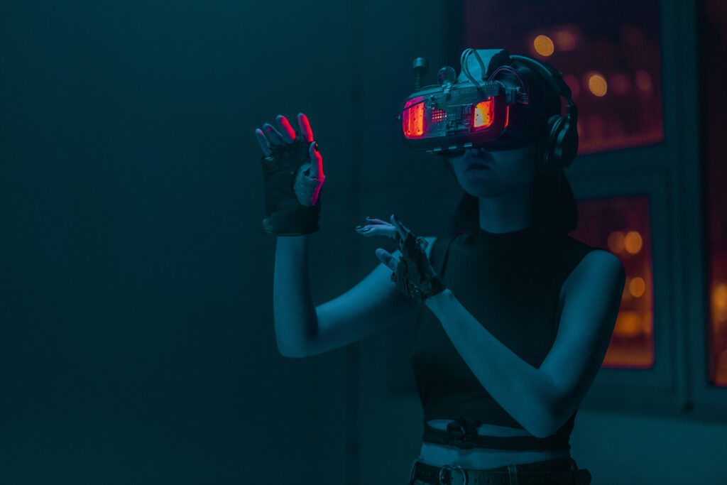 Literatura Cyberpunk y la Mujer del Futuro: Un Análisis de Personajes Femeninos en la Ciencia Ficción
