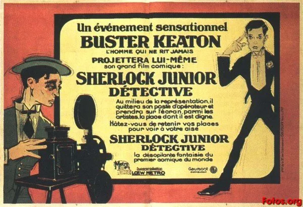 Sherlock Jr.: El arte de soñar despierto en la pantalla. "Sherlock Jr." es una obra maestra de la comedia física y la imaginación sin límites. Dirigida y protagonizada por el incomparable Buster Keaton, esta película de 1924 es un claro testimonio de cómo el cine mudo puede comunicar de manera poderosa sin necesidad de palabras. Desde el primer fotograma, te sumerges en un universo donde los sueños y la realidad se entrelazan, donde el ingenio técnico se combina con la magia del cine para crear algo absolutamente inolvidable.