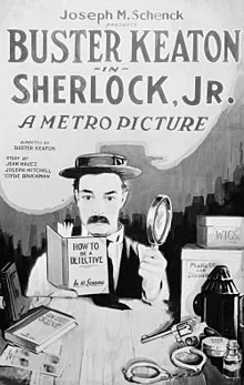 Sherlock Jr.: El arte de soñar despierto en la pantalla. "Sherlock Jr." es una obra maestra de la comedia física y la imaginación sin límites. Dirigida y protagonizada por el incomparable Buster Keaton, esta película de 1924 es un claro testimonio de cómo el cine mudo puede comunicar de manera poderosa sin necesidad de palabras. Desde el primer fotograma, te sumerges en un universo donde los sueños y la realidad se entrelazan, donde el ingenio técnico se combina con la magia del cine para crear algo absolutamente inolvidable.