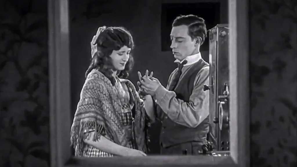 Sherlock Jr.: El arte de soñar despierto en la pantalla. "Sherlock Jr." es una obra maestra de la comedia física y la imaginación sin límites. Dirigida y protagonizada por el incomparable Buster Keaton, esta película de 1924 es un claro testimonio de cómo el cine mudo puede comunicar de manera poderosa sin necesidad de palabras. Desde el primer fotograma, te sumerges en un universo donde los sueños y la realidad se entrelazan, donde el ingenio técnico se combina con la magia del cine para crear algo absolutamente inolvidable.