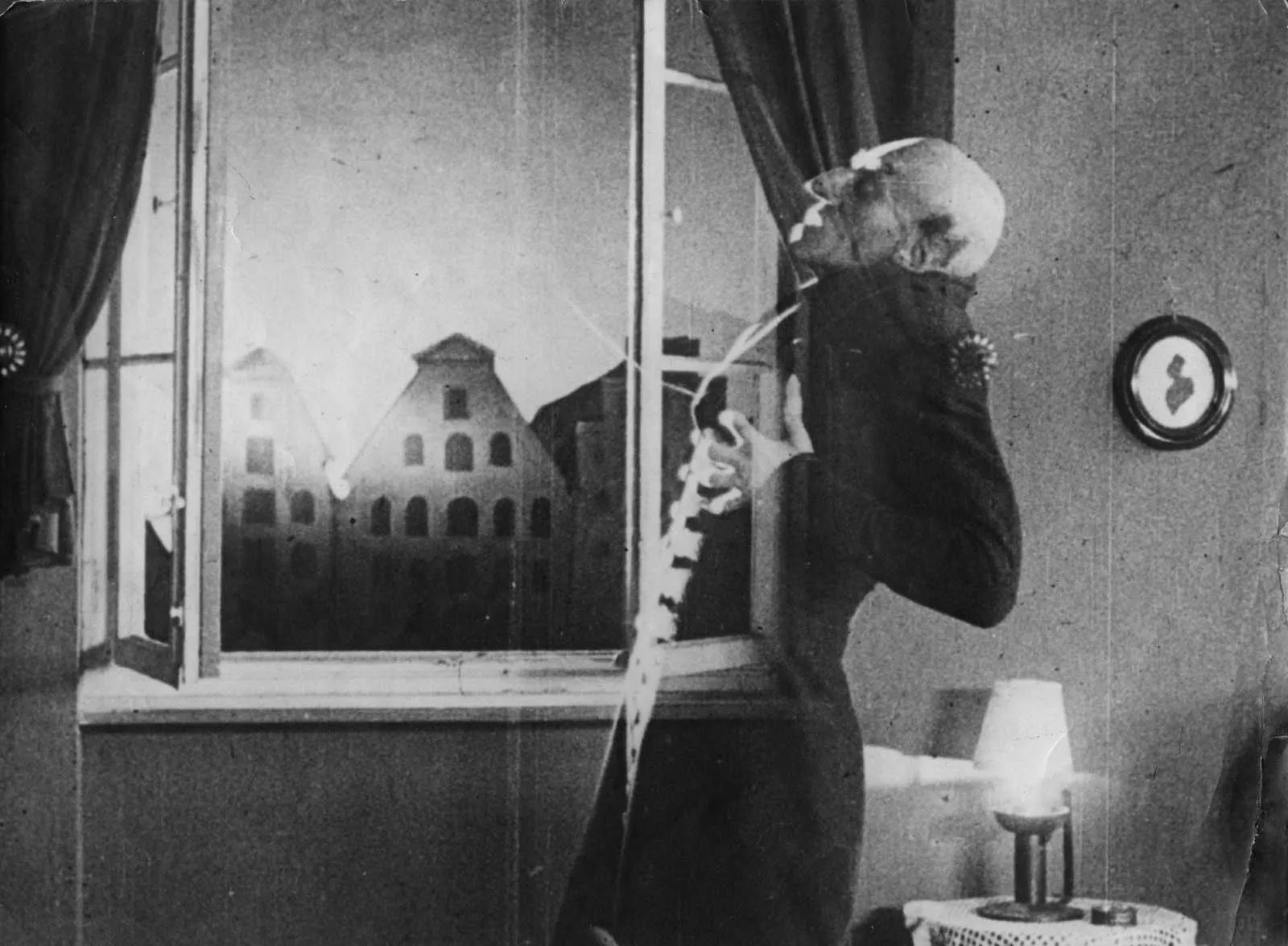 Nosferatu: Evolución del Terror, una comparación exhaustiva y fascinante entre la icónica película de 1922 y su remake de 2024