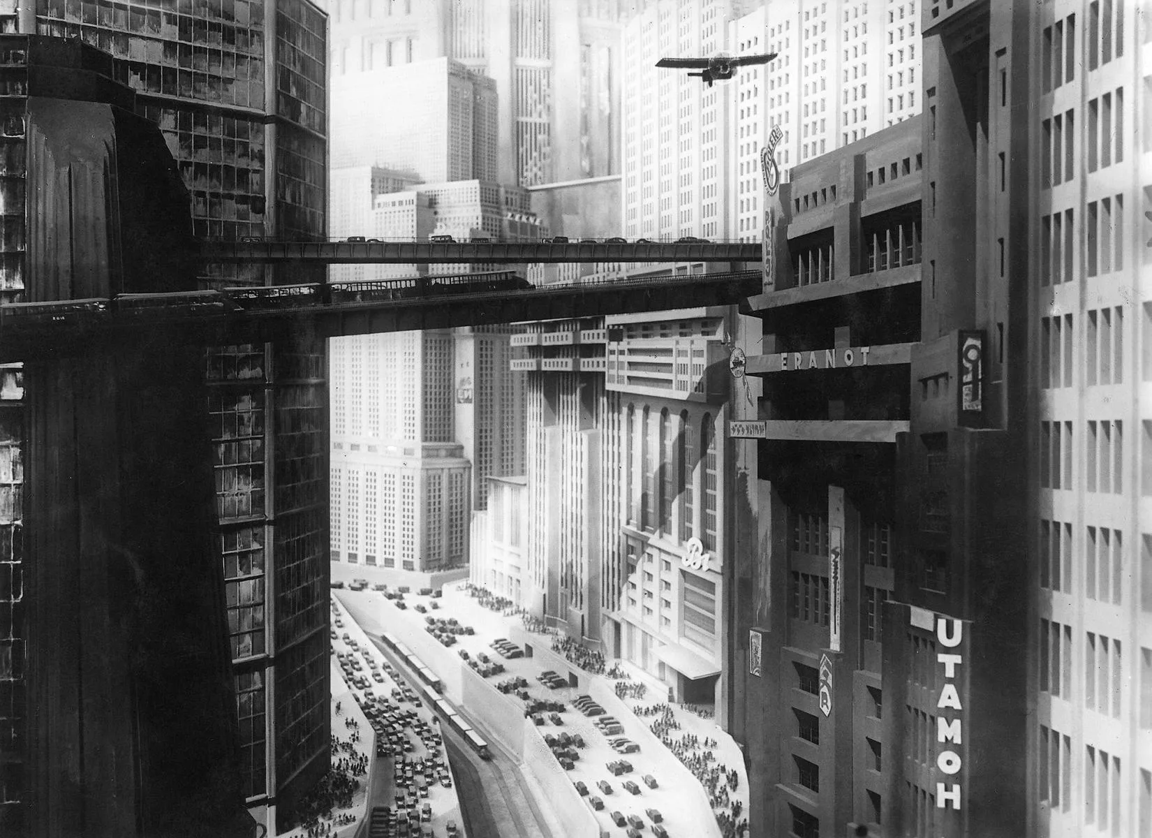 Metrópolis (1927): Un Viaje a la Visión Futurista de Fritz Lang