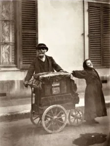 El Legado Visual de Eugène Atget: Un Pionero de la Fotografía Documental