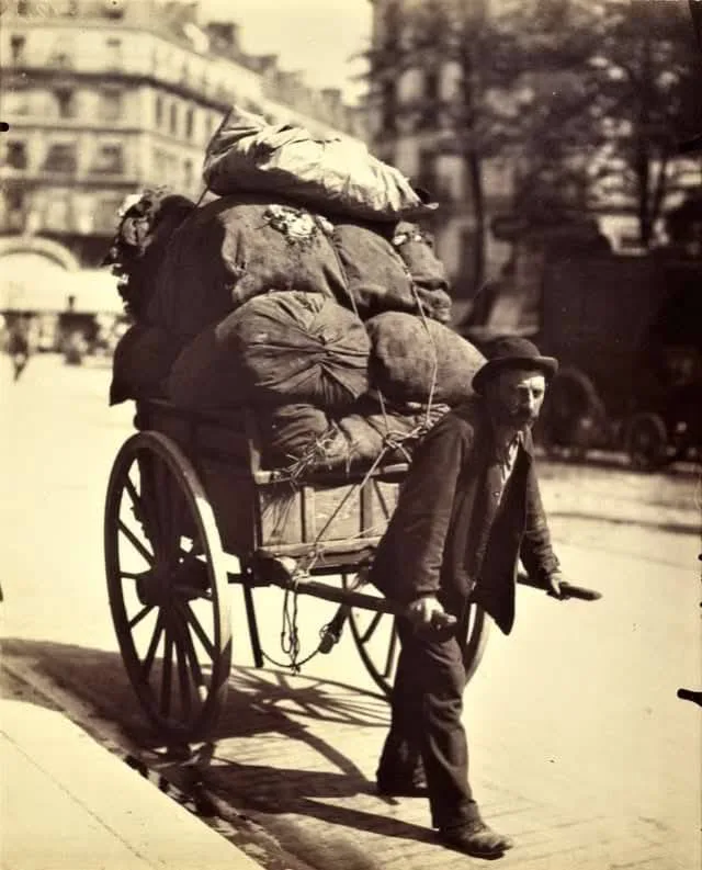 El Legado Visual de Eugène Atget: Un Pionero de la Fotografía Documental