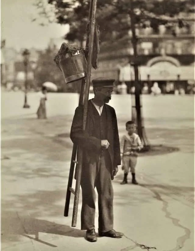 El Legado Visual de Eugène Atget: Un Pionero de la Fotografía Documental